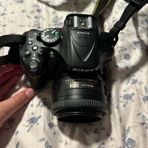 Nikon D5200z need gone in the next week. Great condition.with zoom lens, charger